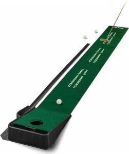 Golf putting mat with ball return
